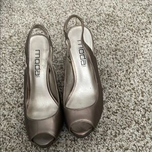 Moda gold Slingback Heels with Peep-Toe Design